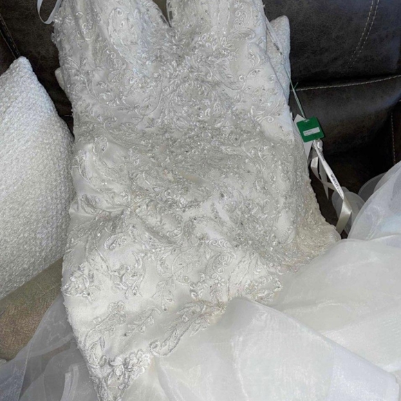 Wedding dress - Picture 6 of 6